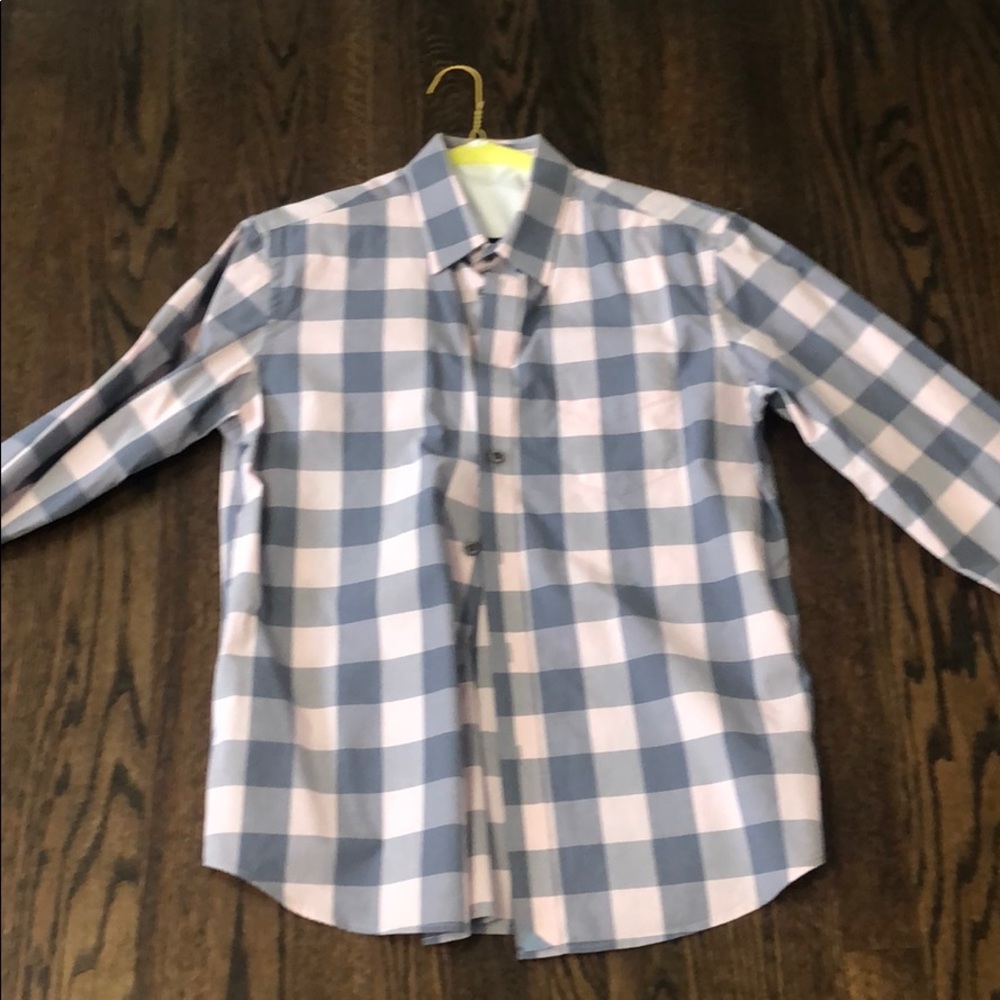 Untuckit button down